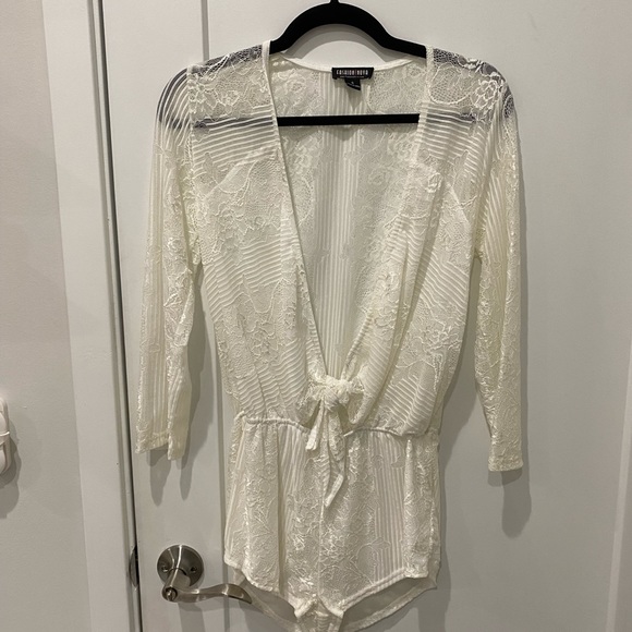 FASHION NOVA Romper!!✨ - Picture 1 of 4